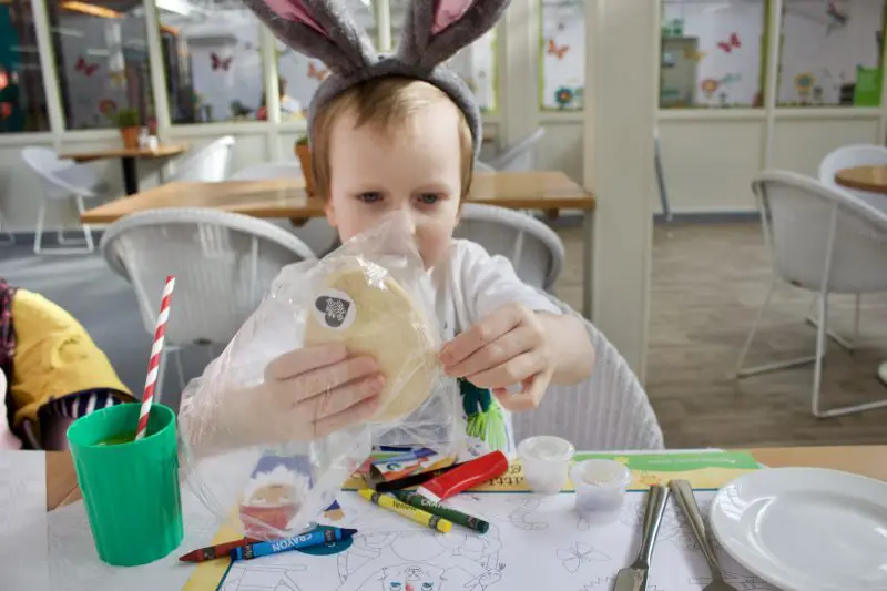 Heighley Gate Breakfast with the Easter Bunny - Biscuit decorating