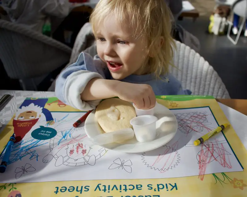 Heighley Gate Breakfast with the Easter Bunny - biscuit decorating